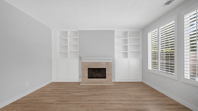 Building Photo - 183 Kingswood