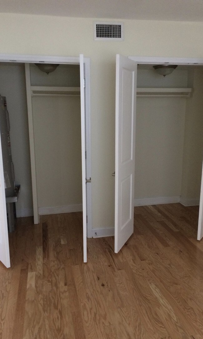 Building Photo - 827 N State St