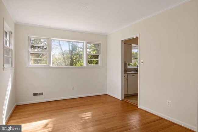 Building Photo - 6807 Dean Dr