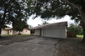 Building Photo - 828 Cinnamon Dr E