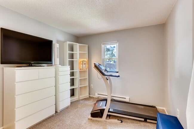 Building Photo - Bright & Cozy 3-Bedroom in the Heart of Longmont!