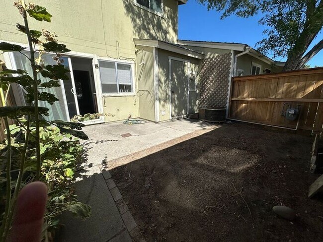 Building Photo - 845 Ridgewood Dr