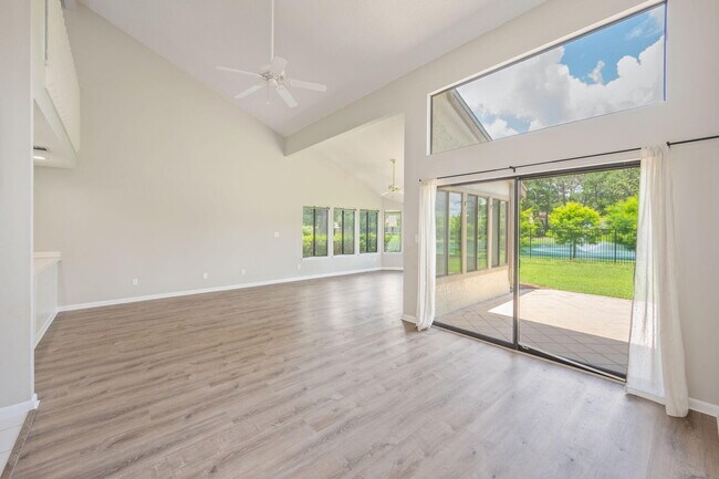 Building Photo - 1219 Oakmont Dr