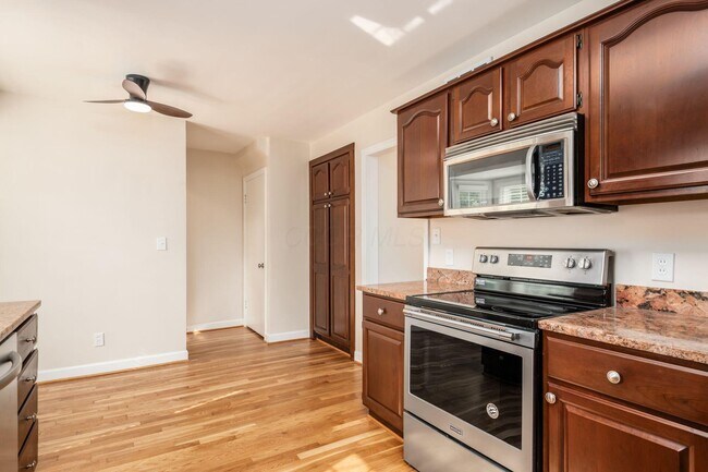 Building Photo - 2559 Welsford Rd