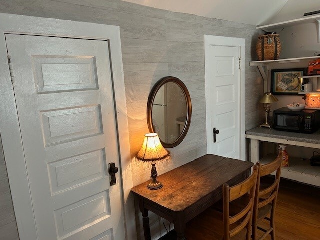 Building Photo - 212 N Resident St