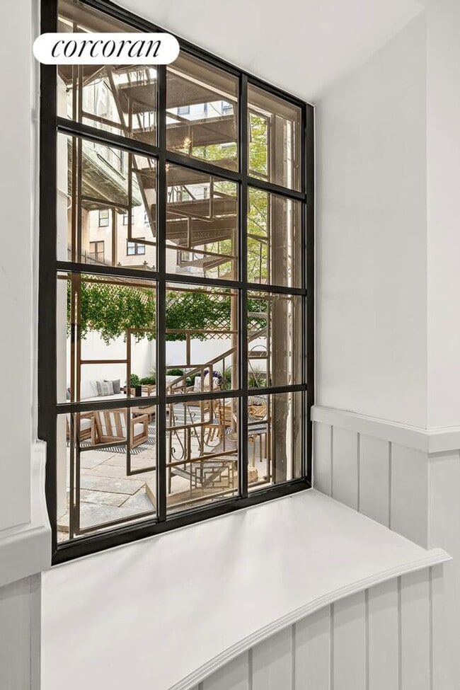 Building Photo - 6 E 65th St