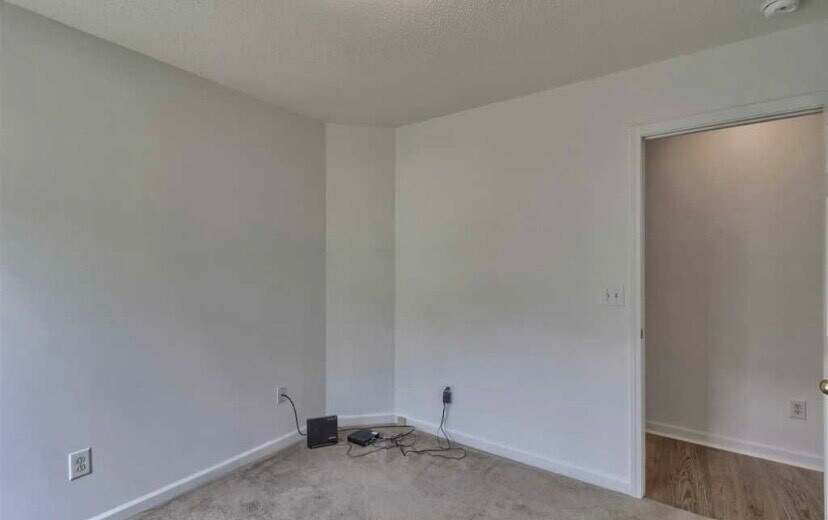 Building Photo - 210 Seven Pines Ct