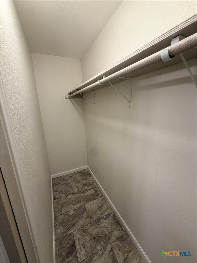 Building Photo - 1537 Post Rd