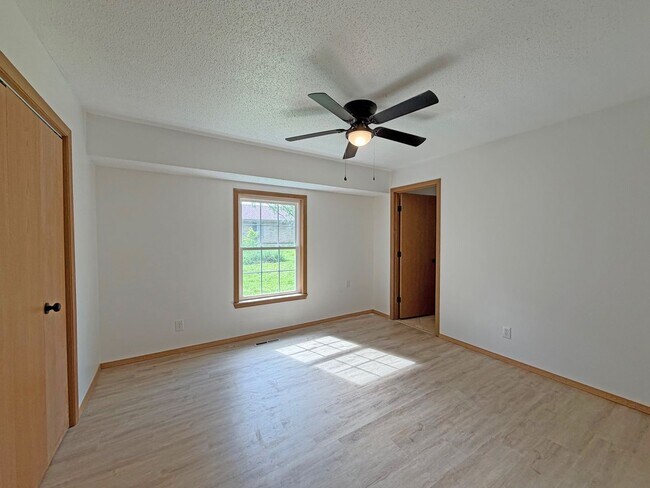 Building Photo - S. Market Duplex