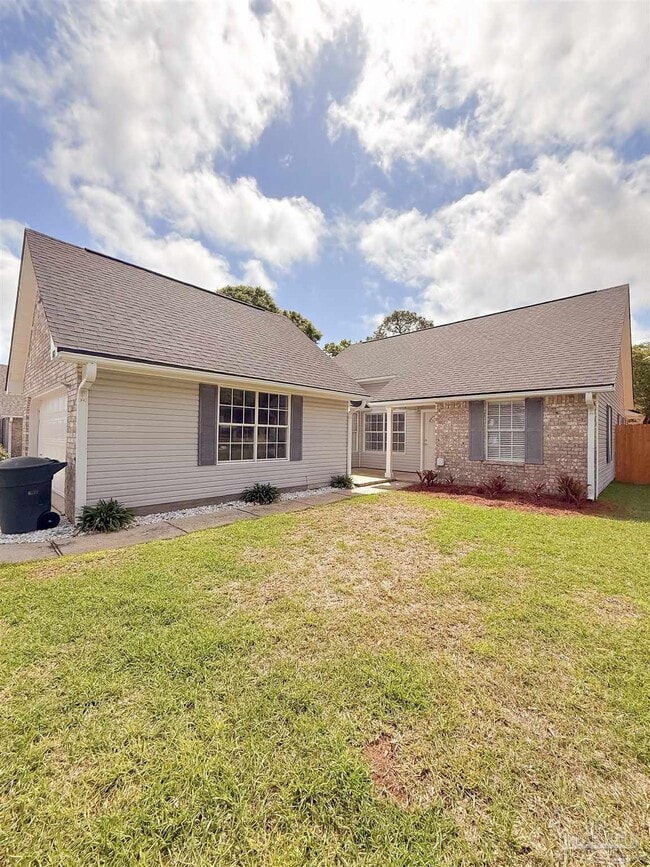 Building Photo - 161 Mirabelle Cir