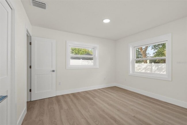 Building Photo - 2352 Lorena Ln