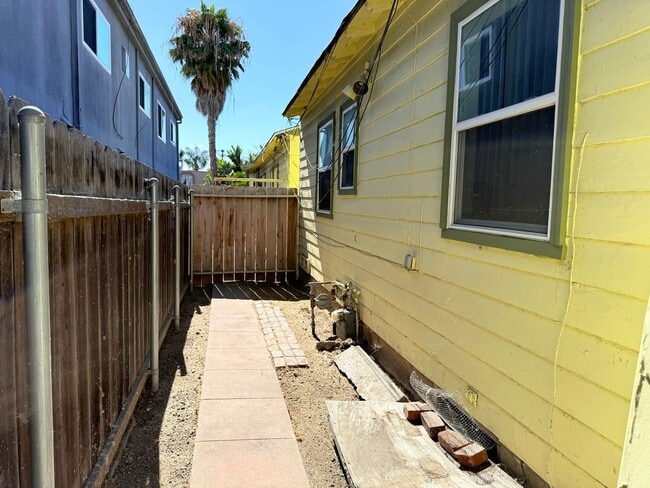Building Photo - North Park 2/2+ Bonus room, garage and rea...