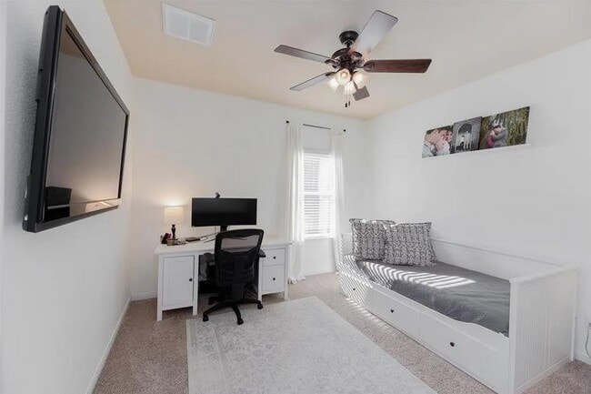 Building Photo - 652 Donegal Ln