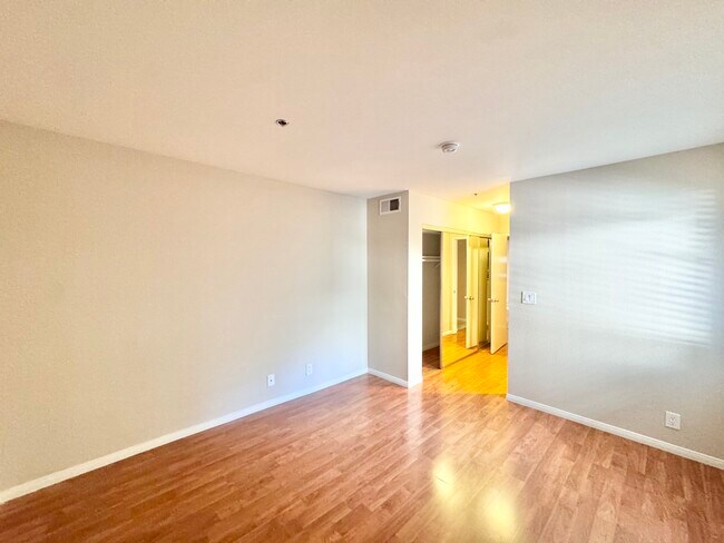 Building Photo - 8724 Burton Way