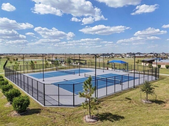 Building Photo - 27315 Blue Pool Dr