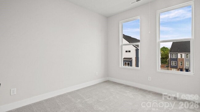 Building Photo - 2025 Clarksdale Dr