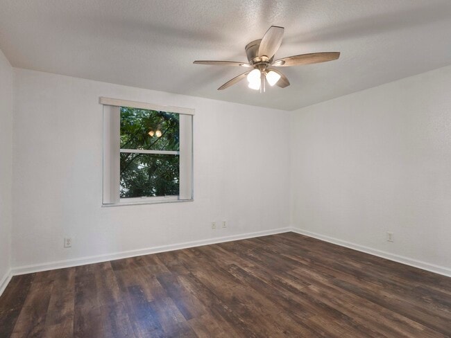 Building Photo - 970 Summit Lake Dr