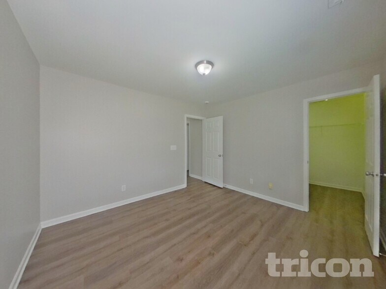 Building Photo - 11035 Elven Dr