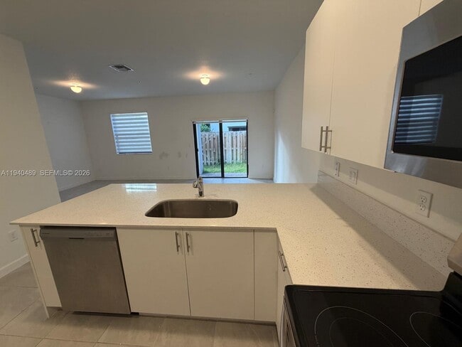 Building Photo - 286 SW 159th Dr