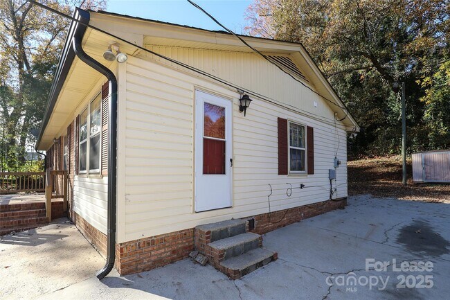 Building Photo - 937 Green Cir Dr