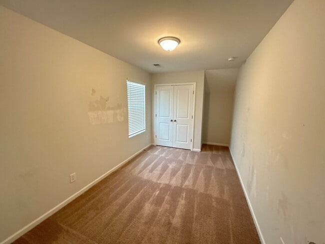 Building Photo - 424 Keeble Dr
