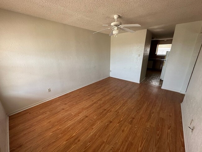 Building Photo - 104 W Anderson Ave