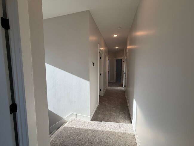 Building Photo - 608 Hemsworth Ln