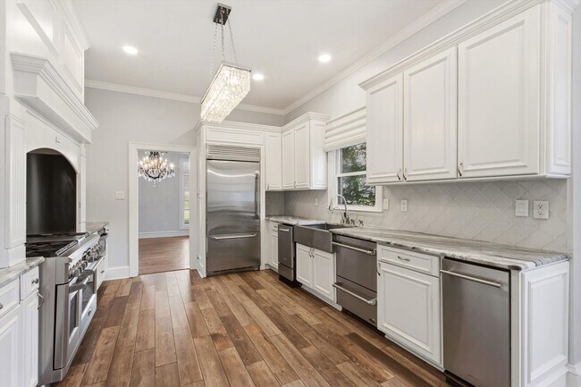 Building Photo - 1574 Whitmar Pl S