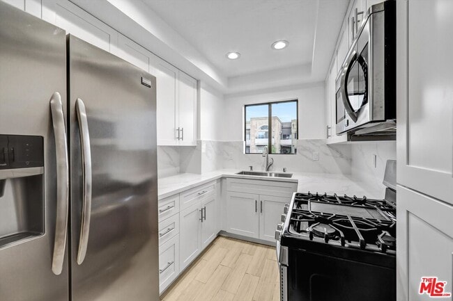 Building Photo - 1355 N Sierra Bonita Ave