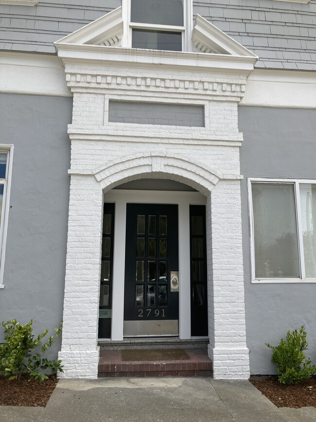 Greenwich Street Entrance - 2791 Greenwich St