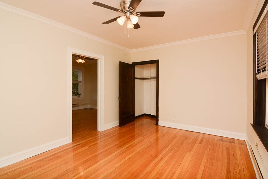 Building Photo - 1425 W Hutchinson St