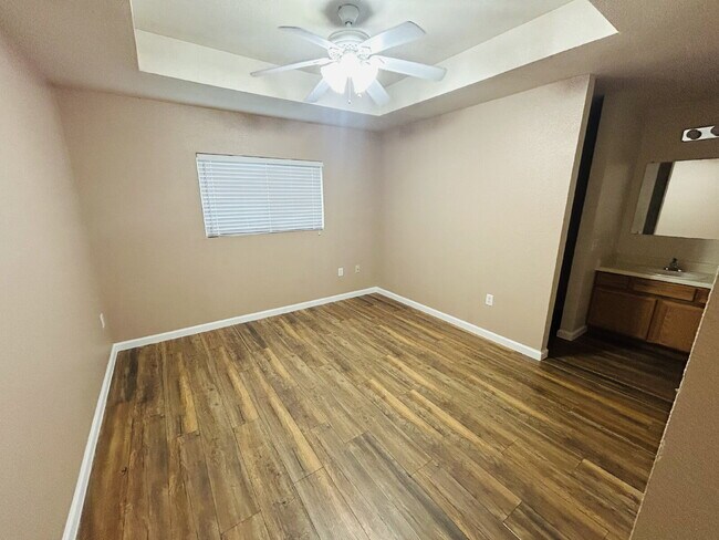 Building Photo - Gorgeous 3 Bed/2 Bath Duplex in North East SA