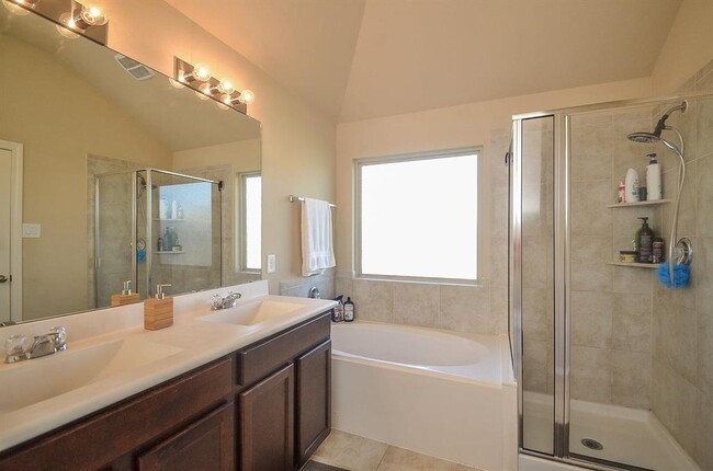 Building Photo - 3615 Sumner Lodge Dr