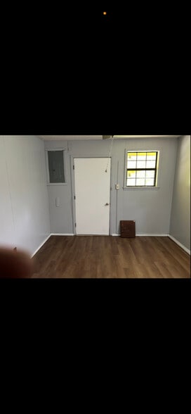 Building Photo - 1210 Hull Rd