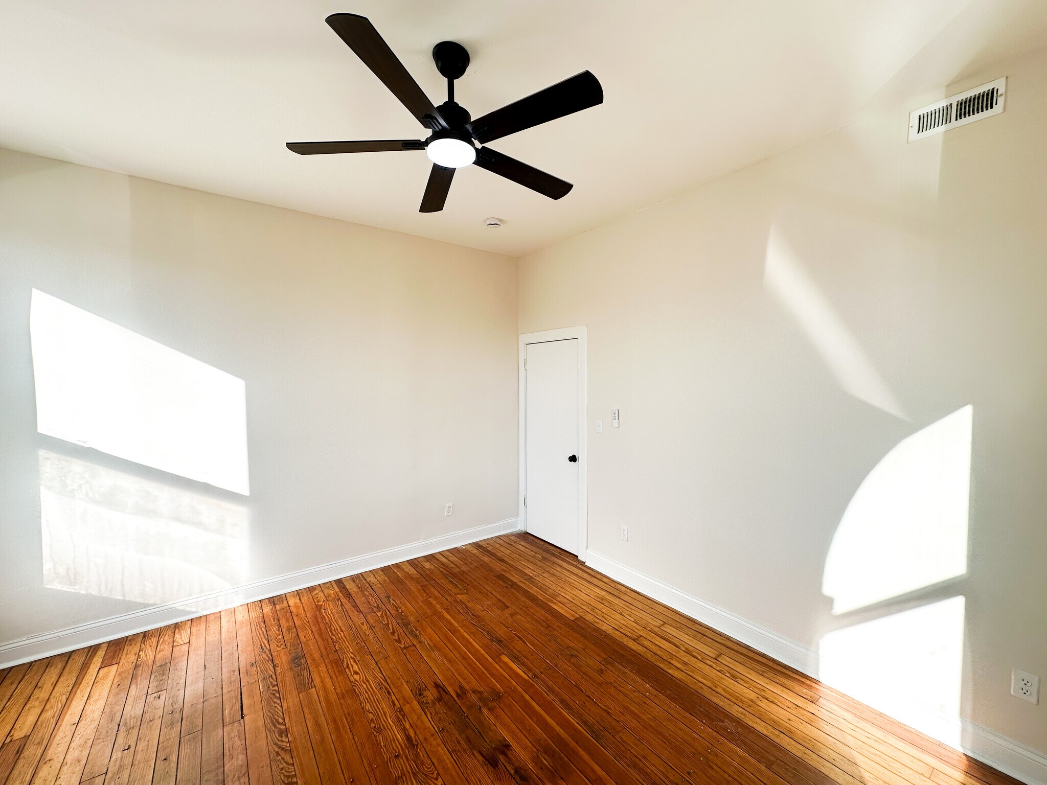 Building Photo - 3333 California Ave