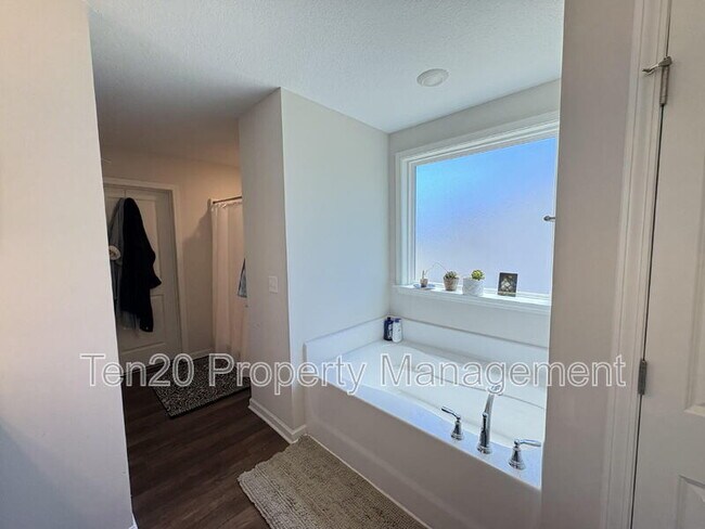 Building Photo - 9957 Long Leaf Pne Dr