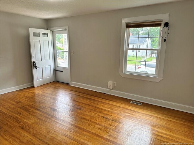 Building Photo - 409 Boundary Ln