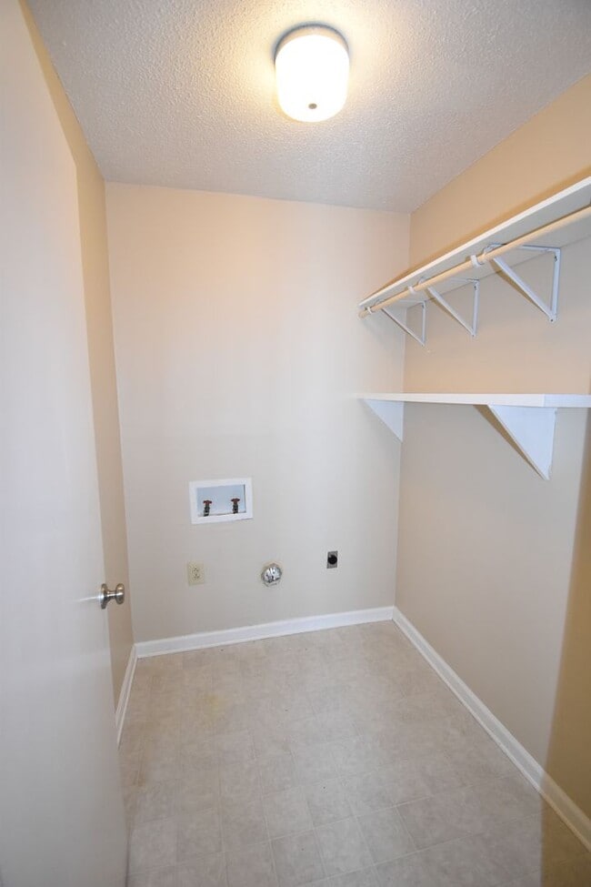 Building Photo - 3049 Westchester Dr
