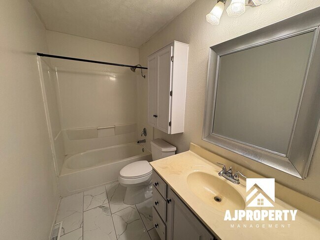 Building Photo - 5801 W Coughran Ct