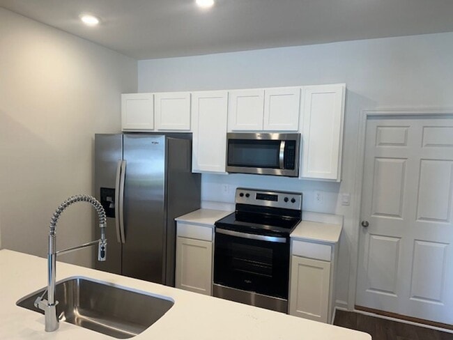 Building Photo - Beautiful Open Concept townhome in growing Middleburg!!!