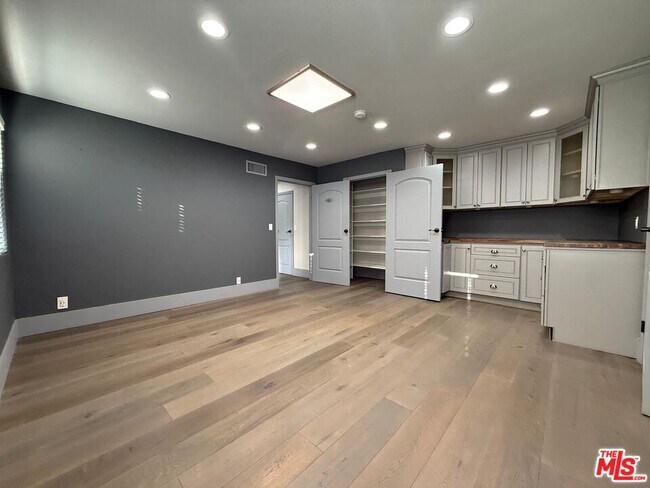 Building Photo - 17153 Rayen St