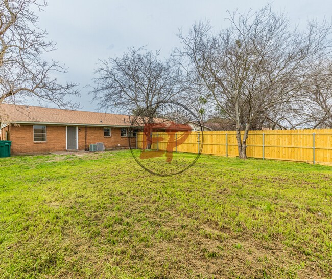 Building Photo - 117 Shirley Dr