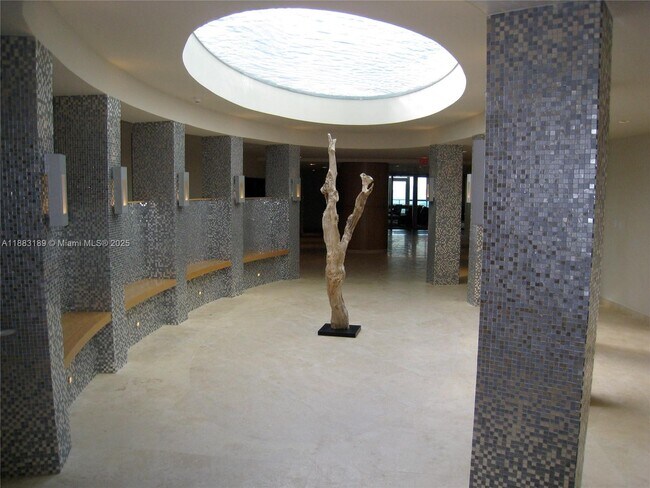 Building Photo - 900 Biscayne Blvd