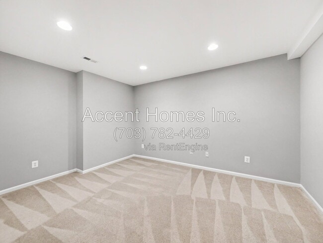 Building Photo - 6034 Sumner Rd