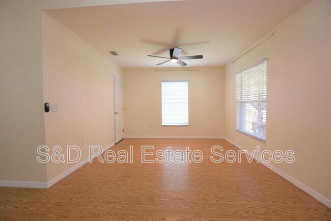 Building Photo - 302 W Belmar St