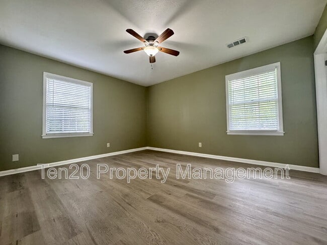 Building Photo - 5953 Windsor Dr