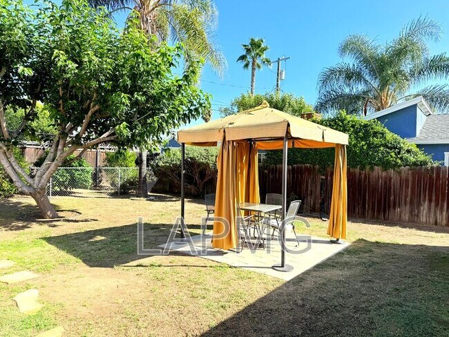 Building Photo - 17535-17537 Baltar Street