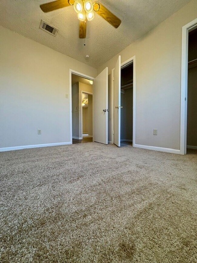 Building Photo - G 100-102 Gruver Circle