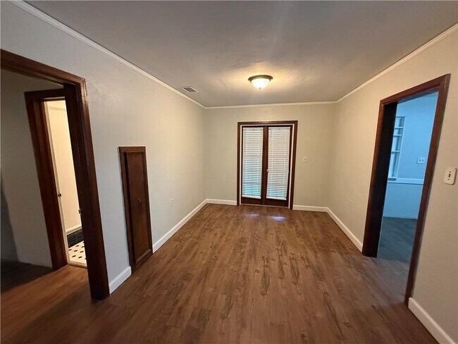 Building Photo - 2210 Ellen Dr