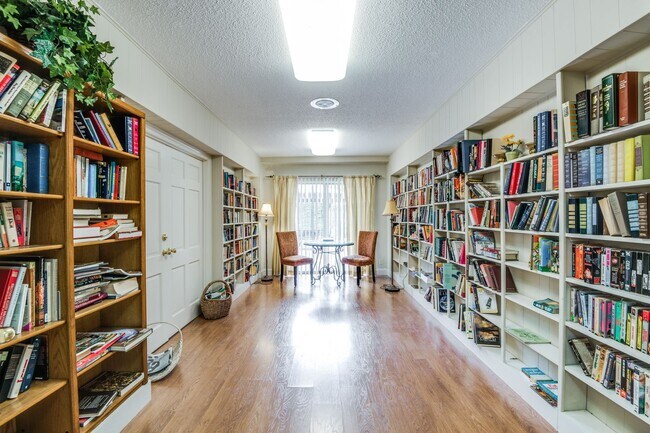 Building Photo - BEAUTIFUL ALAMO HEIGHTS CONDOMINIUM AT THE GEORGIAN